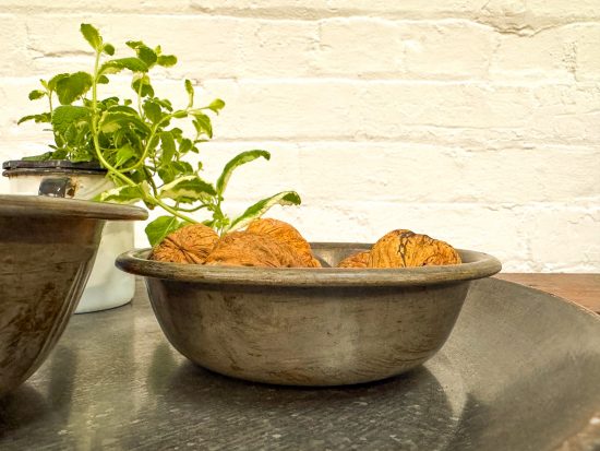 Set 2 Round Iron Bowls (packed 2 sets per carton) - Image 4