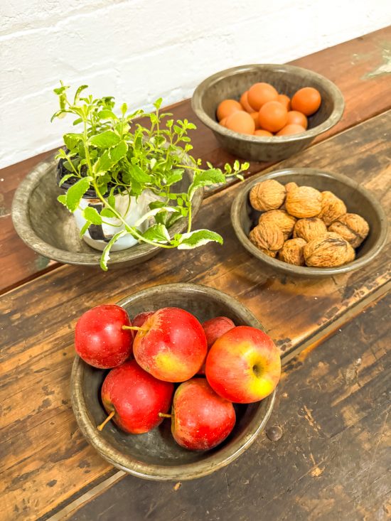 Set 2 Round Iron Bowls (packed 2 sets per carton)