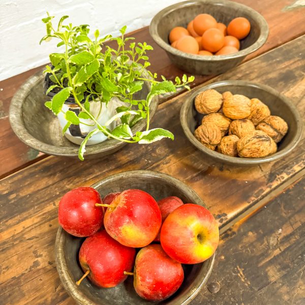 Set 2 Round Iron Bowls (packed 2 sets per carton)