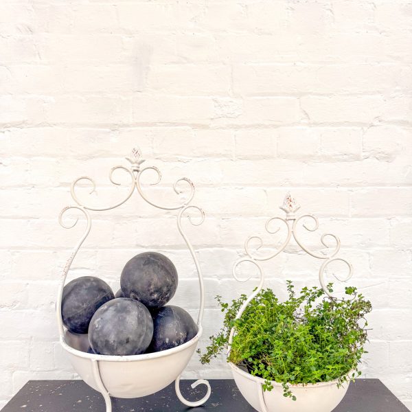 Set 2 whitewashed metal baskets